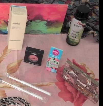 Makeup bundle w/ makeup brushes,wen hair products and a necklace - Thumbnail 3