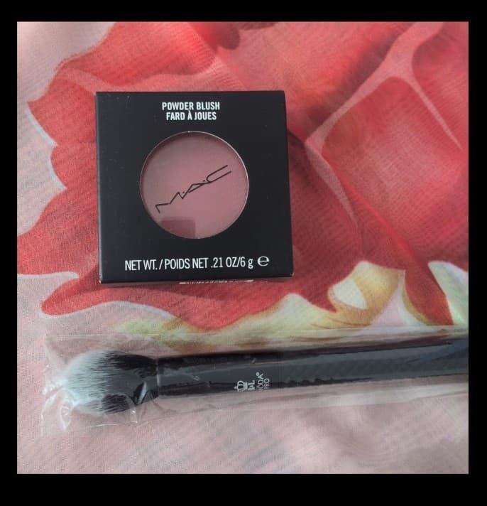 Makeup bundle w/ makeup brushes,wen hair products and a necklace - Thumbnail 5