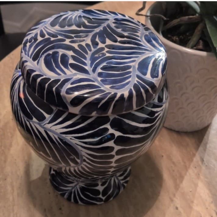 Hand Painted Mexican Talavera ceramic lidded jar Majolica pottery lidded jar. - Thumbnail 3