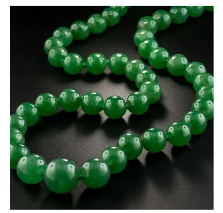 Nephrite Jade 18 inch Single-Strand Beaded Necklace with a clasp. - Image 1