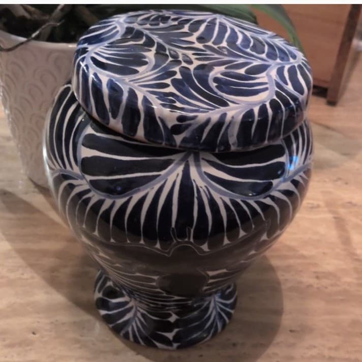 Hand Painted Mexican Talavera ceramic lidded jar Majolica pottery lidded jar. - Thumbnail 4