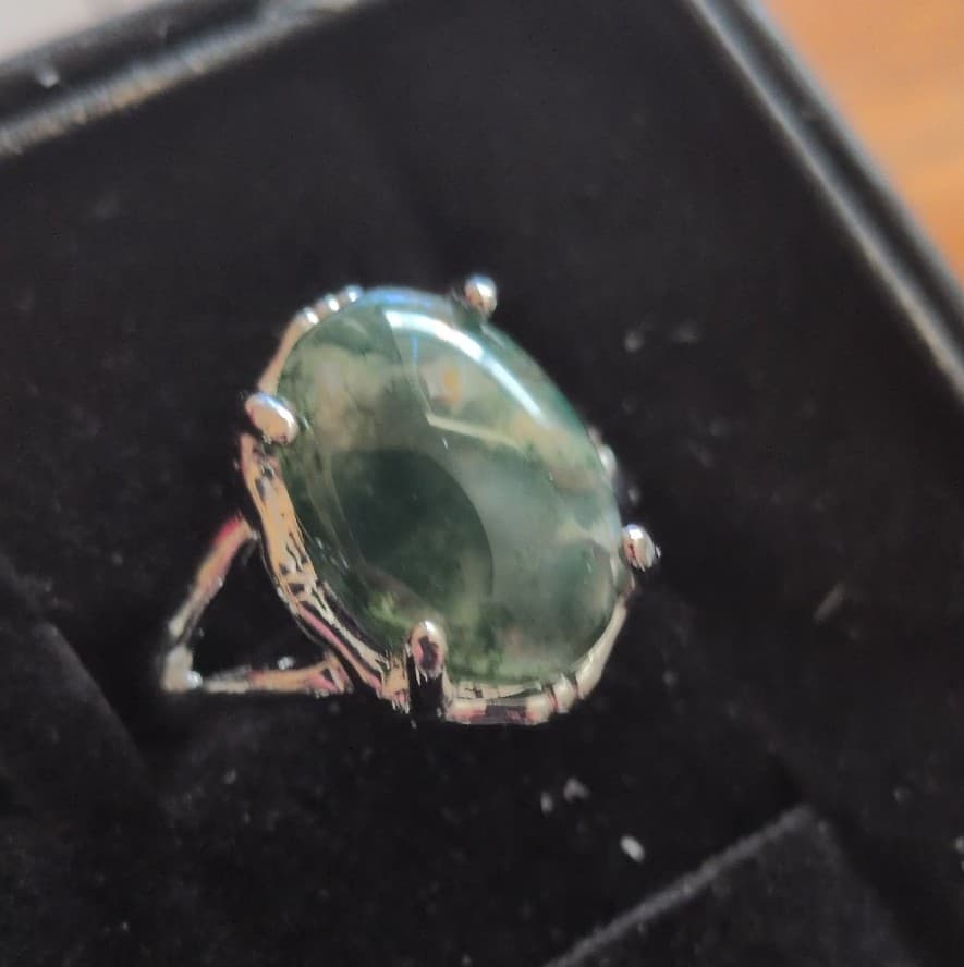 Elegant Silver and Green Gemstone Ring - Thumbnail 4
