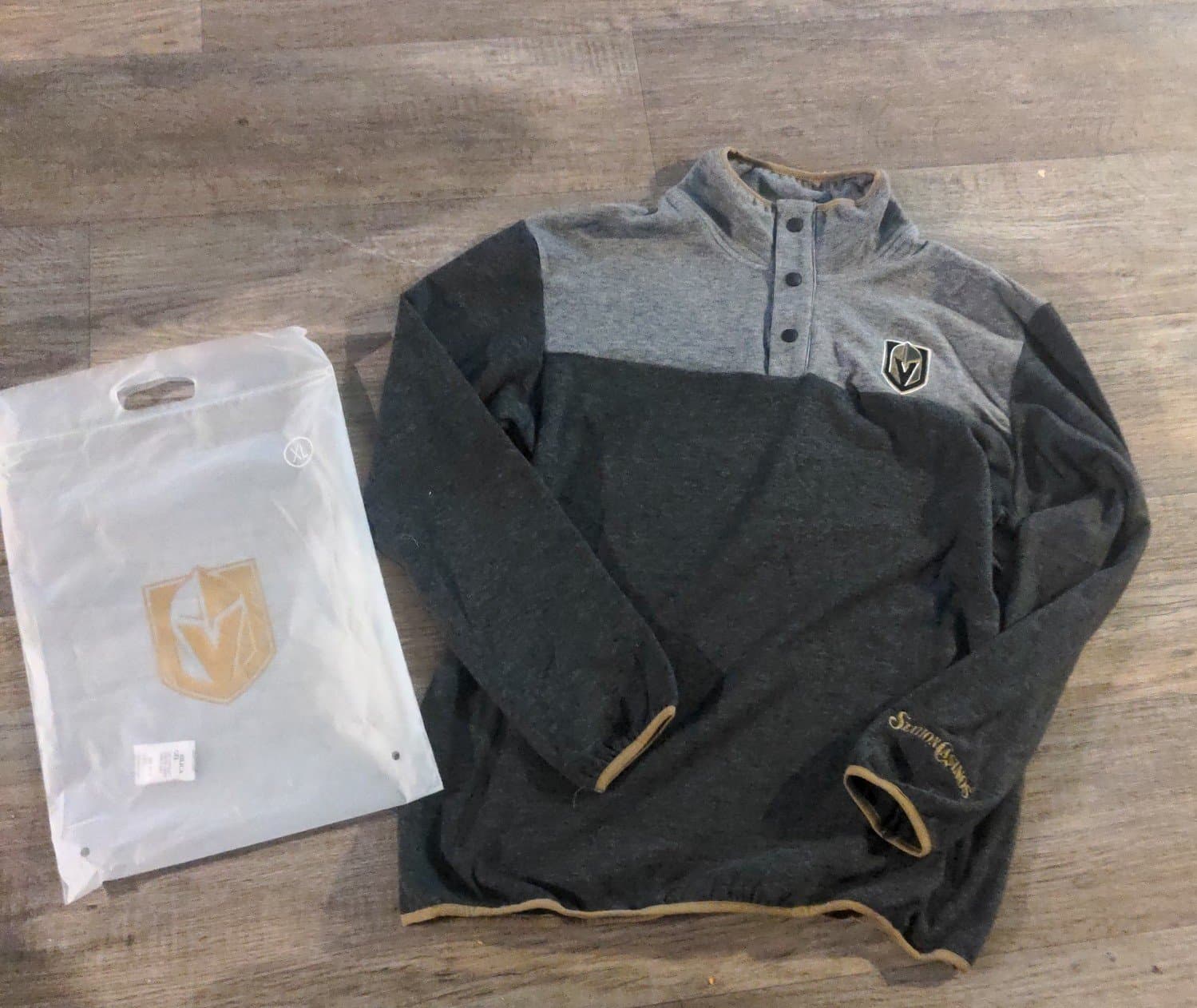 Golden knights Vegas men/women pullover XL - Image 1