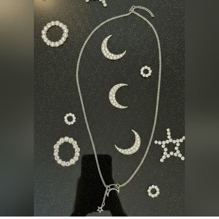 Box full of rings, earrings, bracelets,and necklaces Brand new ! - Thumbnail 6