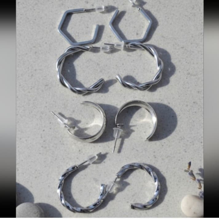 Box full of rings, earrings, bracelets,and necklaces Brand new ! - Thumbnail 4