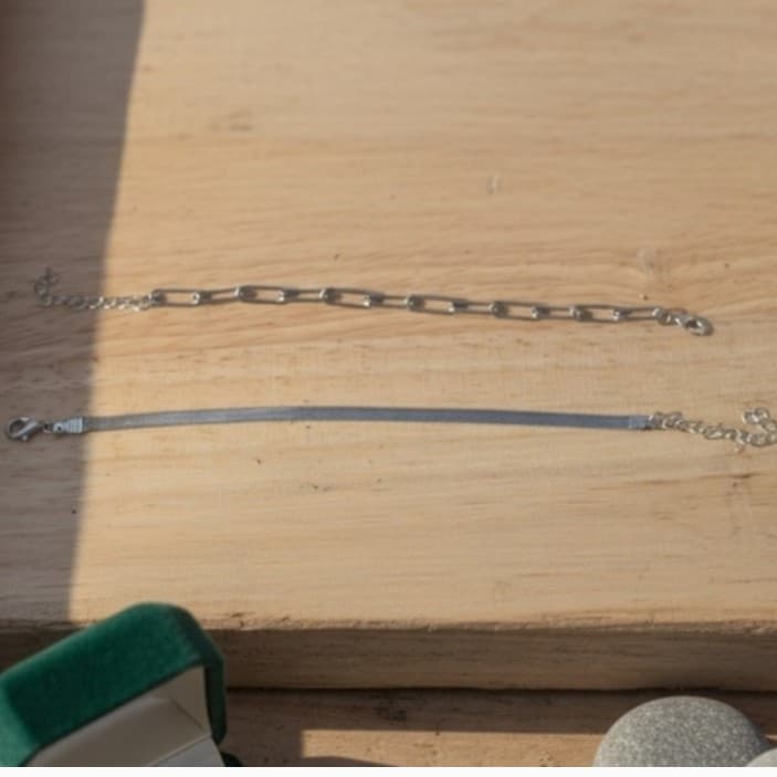 Box full of rings, earrings, bracelets,and necklaces Brand new ! - Thumbnail 5