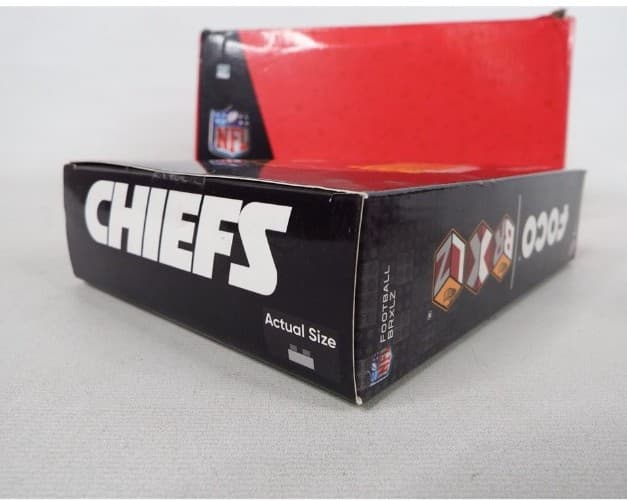 FOCO Kansas City Chiefs Women’s Shoes (Size 7) + FOCO BRXLZ Football Set - Thumbnail 8