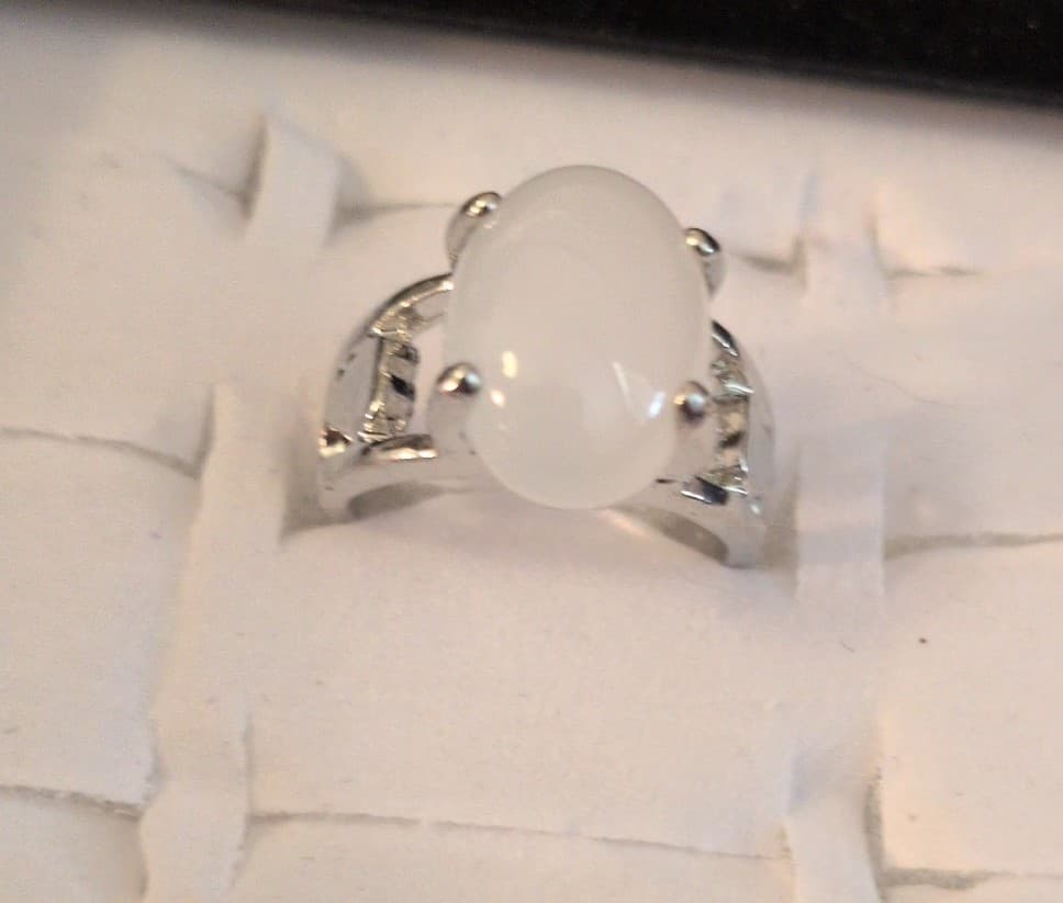 Elegant Silver and White Women's Ring - Thumbnail 4
