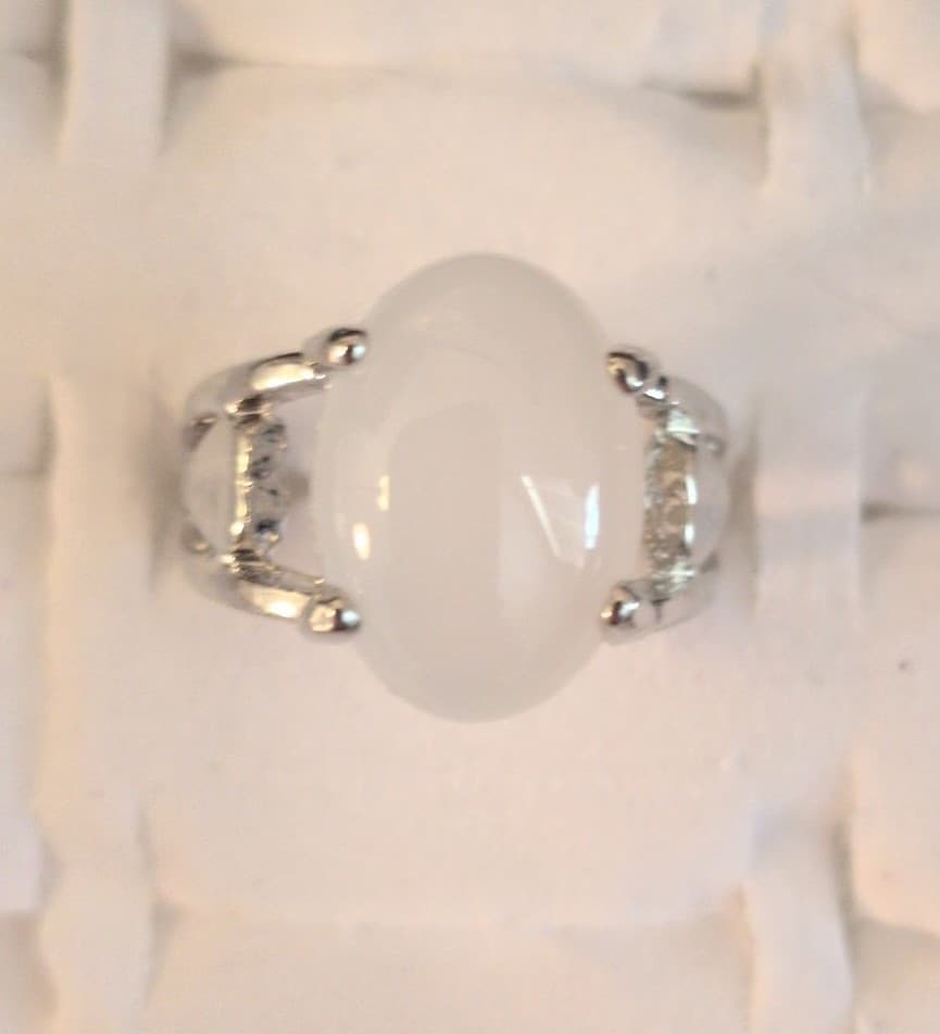 Elegant Silver and White Women's Ring - Image 1