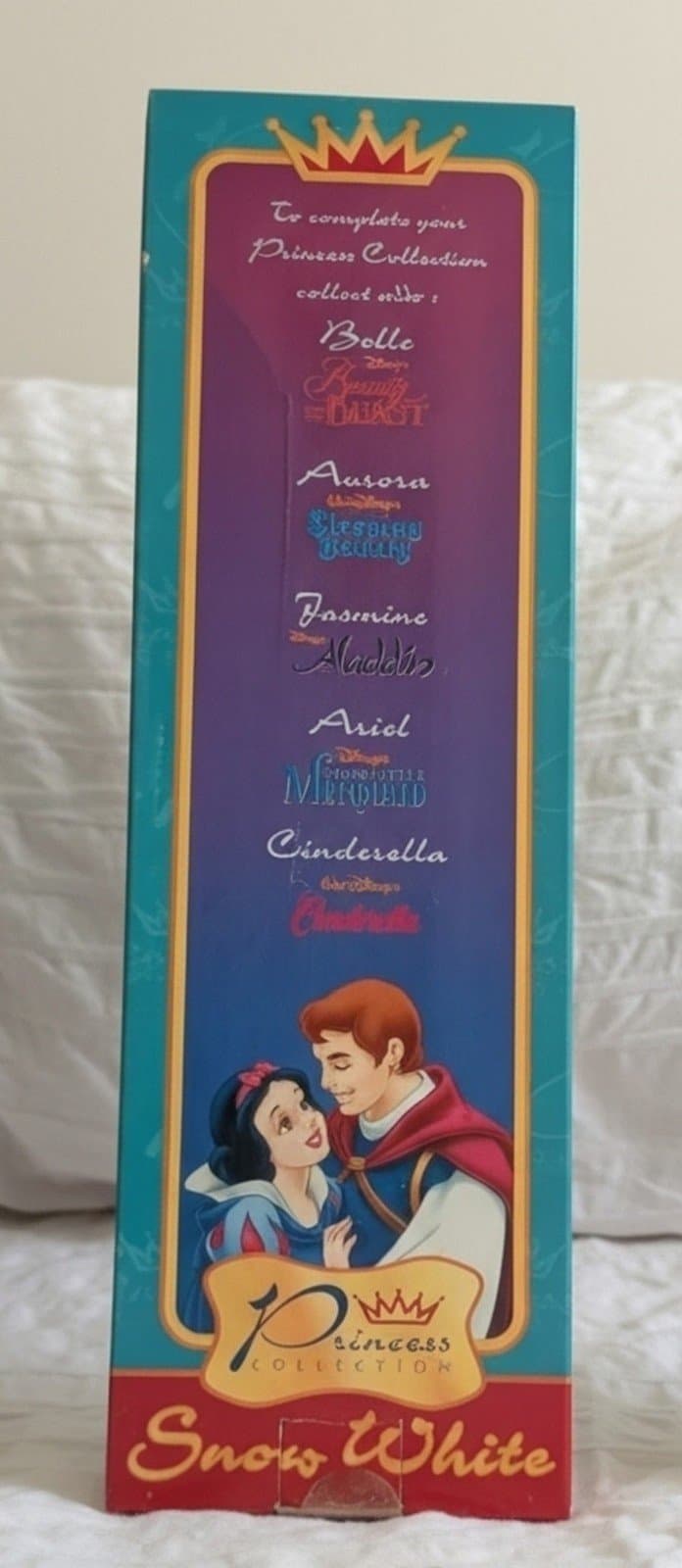 Disney Princess Snow White Porcelain Doll in A Blue and Yellow Silky Dress - Thumbnail 3