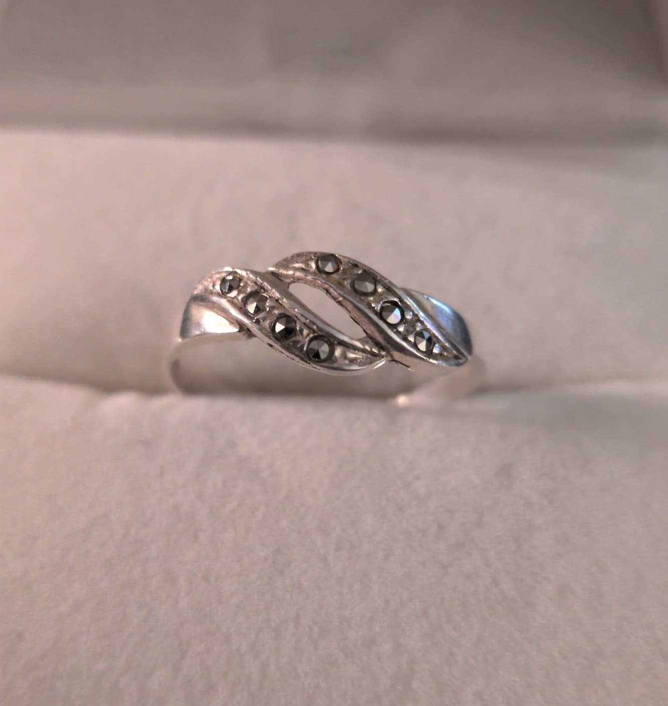 Estate ring Bypass" ring made of Sterling Silver and set with Marcasite. Size 7 - Image 1