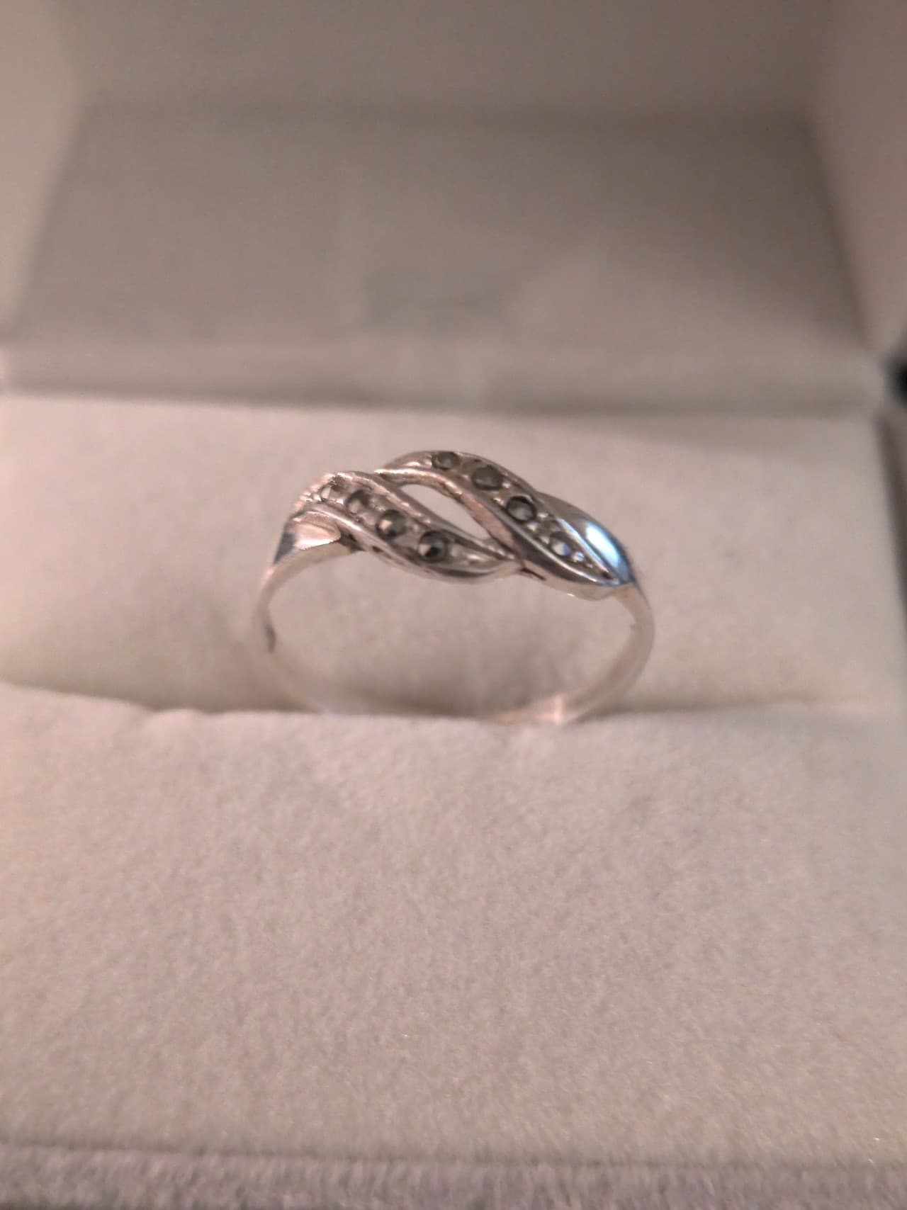 Estate ring Bypass" ring made of Sterling Silver and set with Marcasite. Size 7 - Thumbnail 3