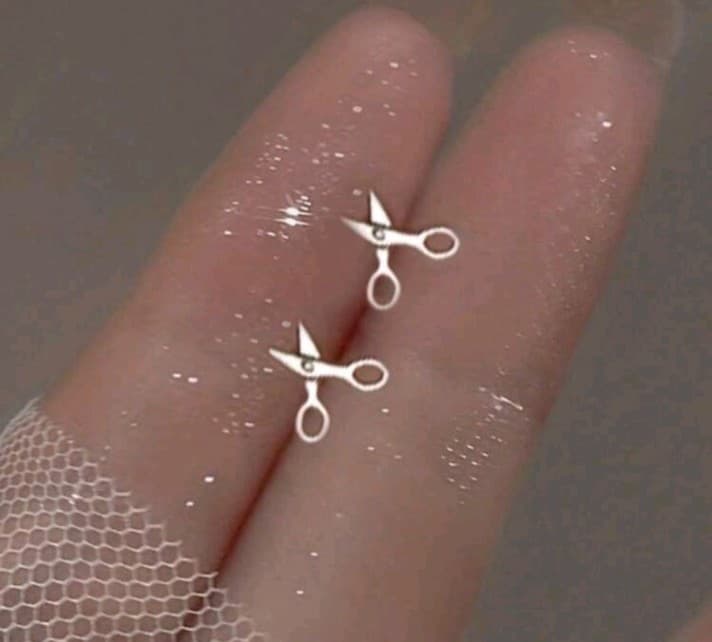 Elegant Silver Scissor Earrings - Thumbnail 4