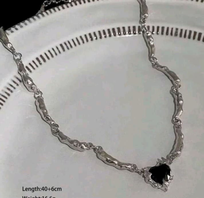 Hot topic black heart silver necklace - Thumbnail 3