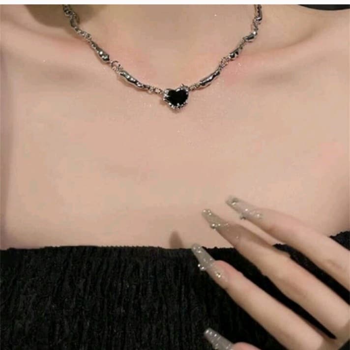 Hot topic black heart silver necklace - Thumbnail 4