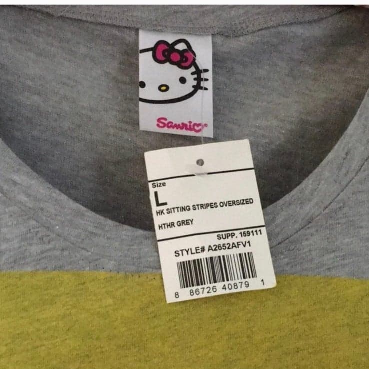 HELLO KITTY TEE SIZE LARGE NWT - Thumbnail 2