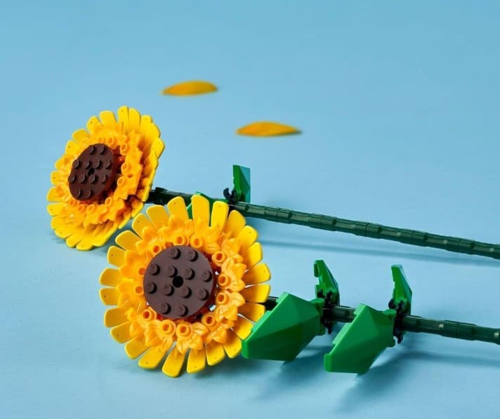 LEGO Sunflowers Building Toy 4 Kids, Girls & Boys Ages 8+ - Artificial Sunflower - Thumbnail 2