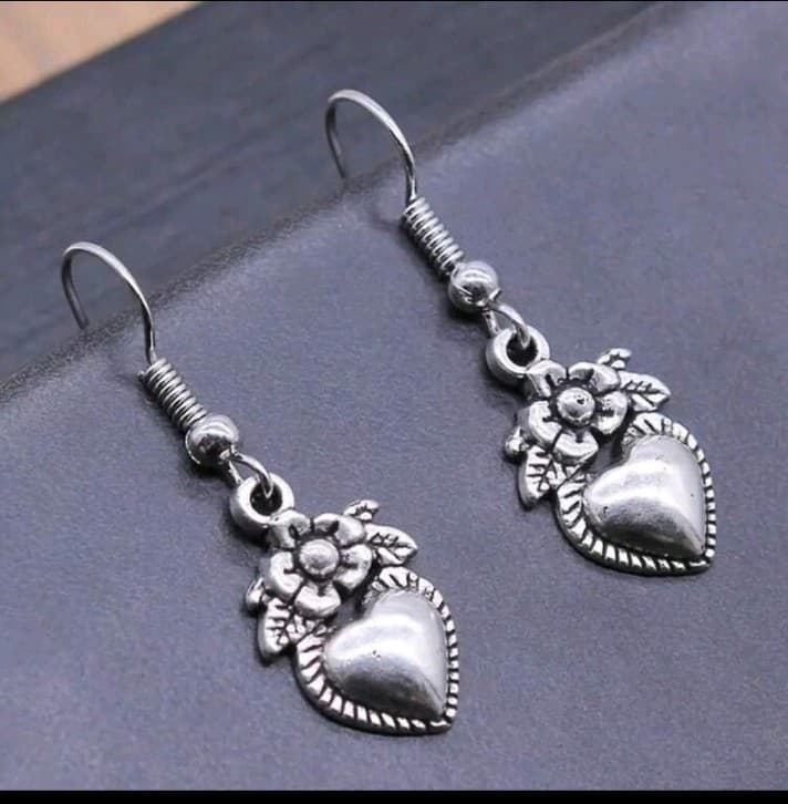 Silver Floral Heart Earrings - Thumbnail 2