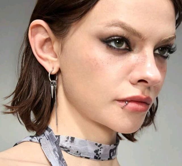 Hot Topic Edgy Silver Dangle Earrings - Thumbnail 3