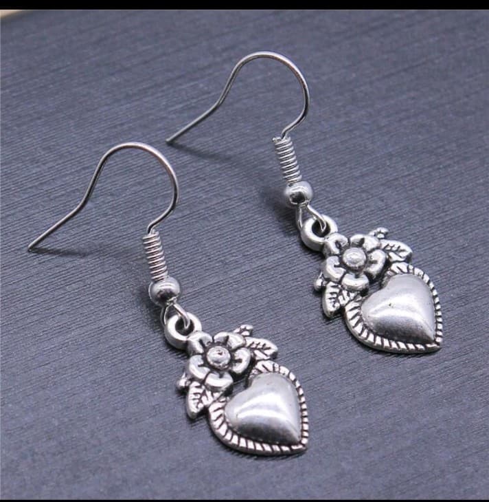 Silver Floral Heart Earrings - Thumbnail 3