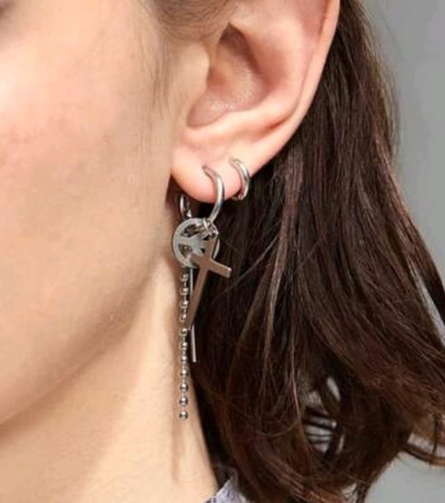 Hot Topic Edgy Silver Dangle Earrings - Thumbnail 4