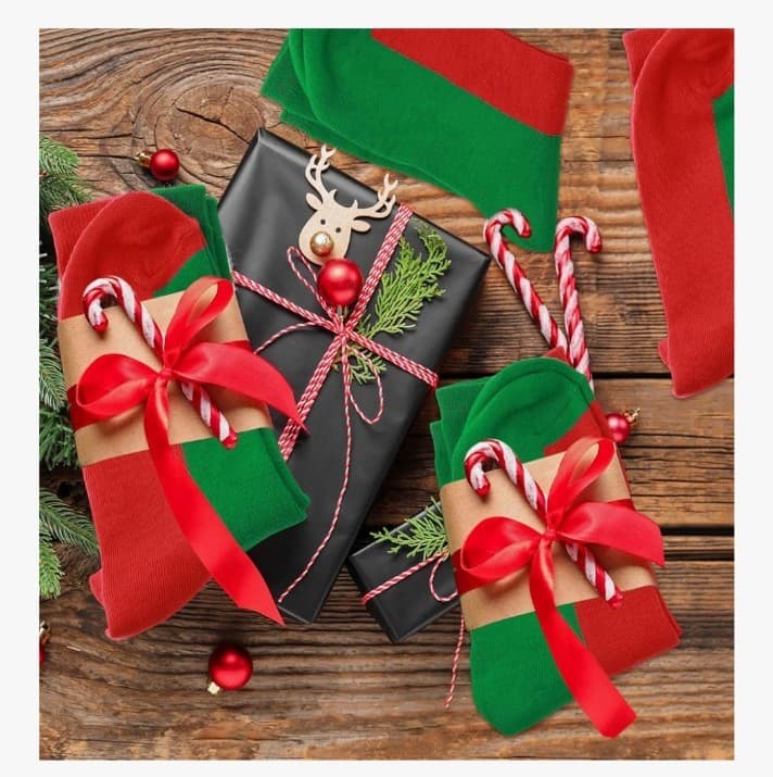 6 pair of green and red Christmas socks - Thumbnail 6