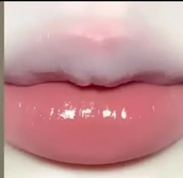 Luxurious Nude Lipstick - Thumbnail 3