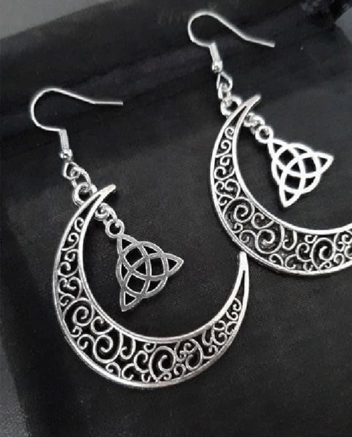 Hot topic Silver Crescent Moon/Intricate Silver Celtic Knot Earrings - Thumbnail 3