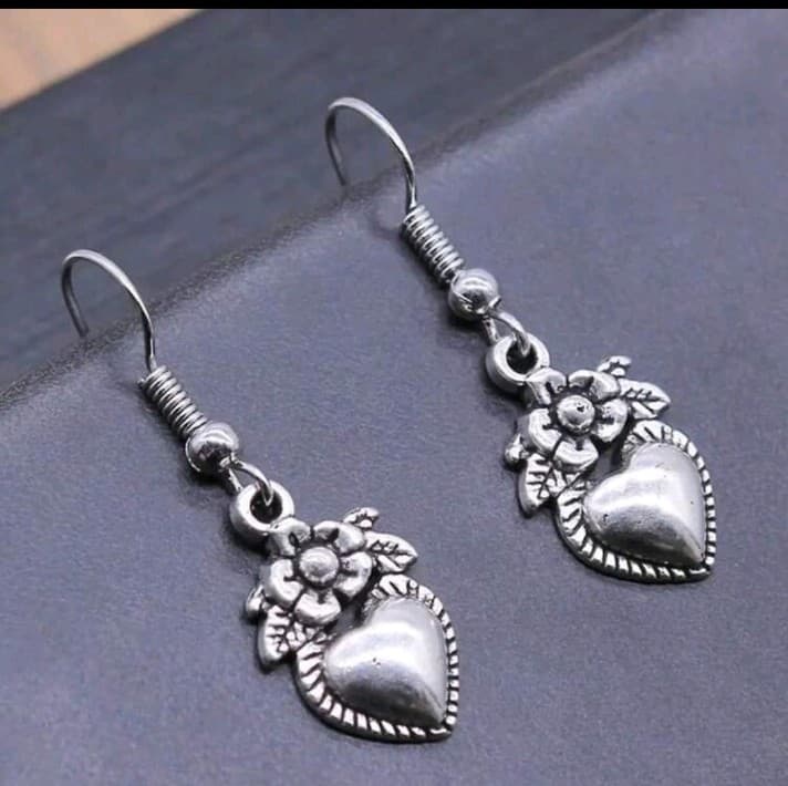 Kohl's Silver Heart and Flower Earrings - Thumbnail 2