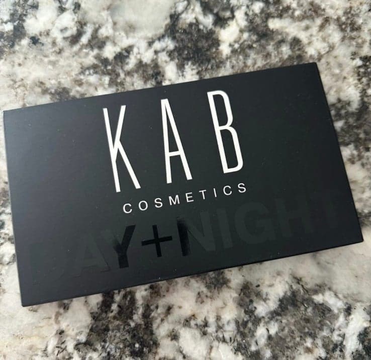 Day + Night Eyeshadow Palette - Image 1