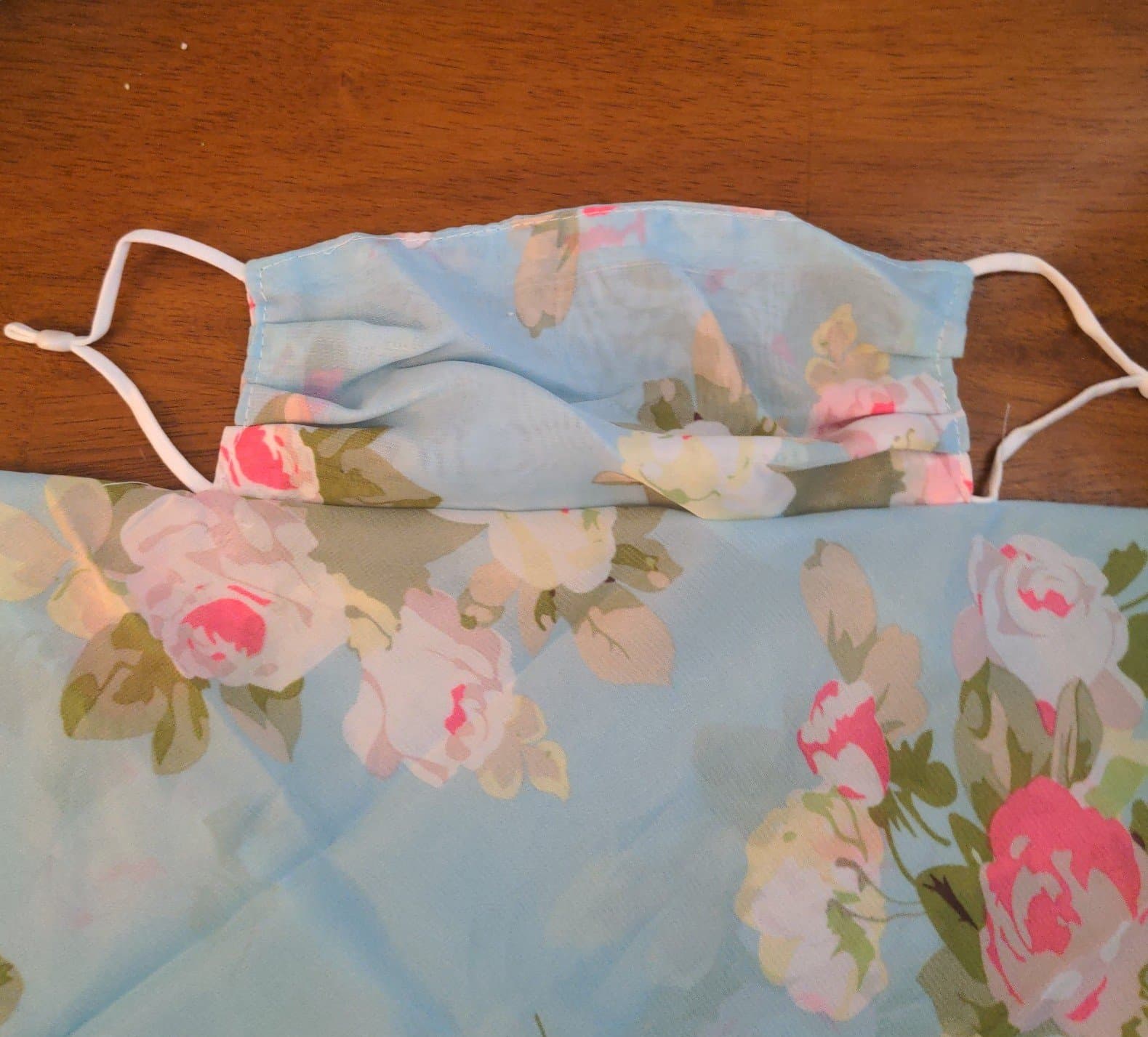 Floral fashion mask - Thumbnail 4