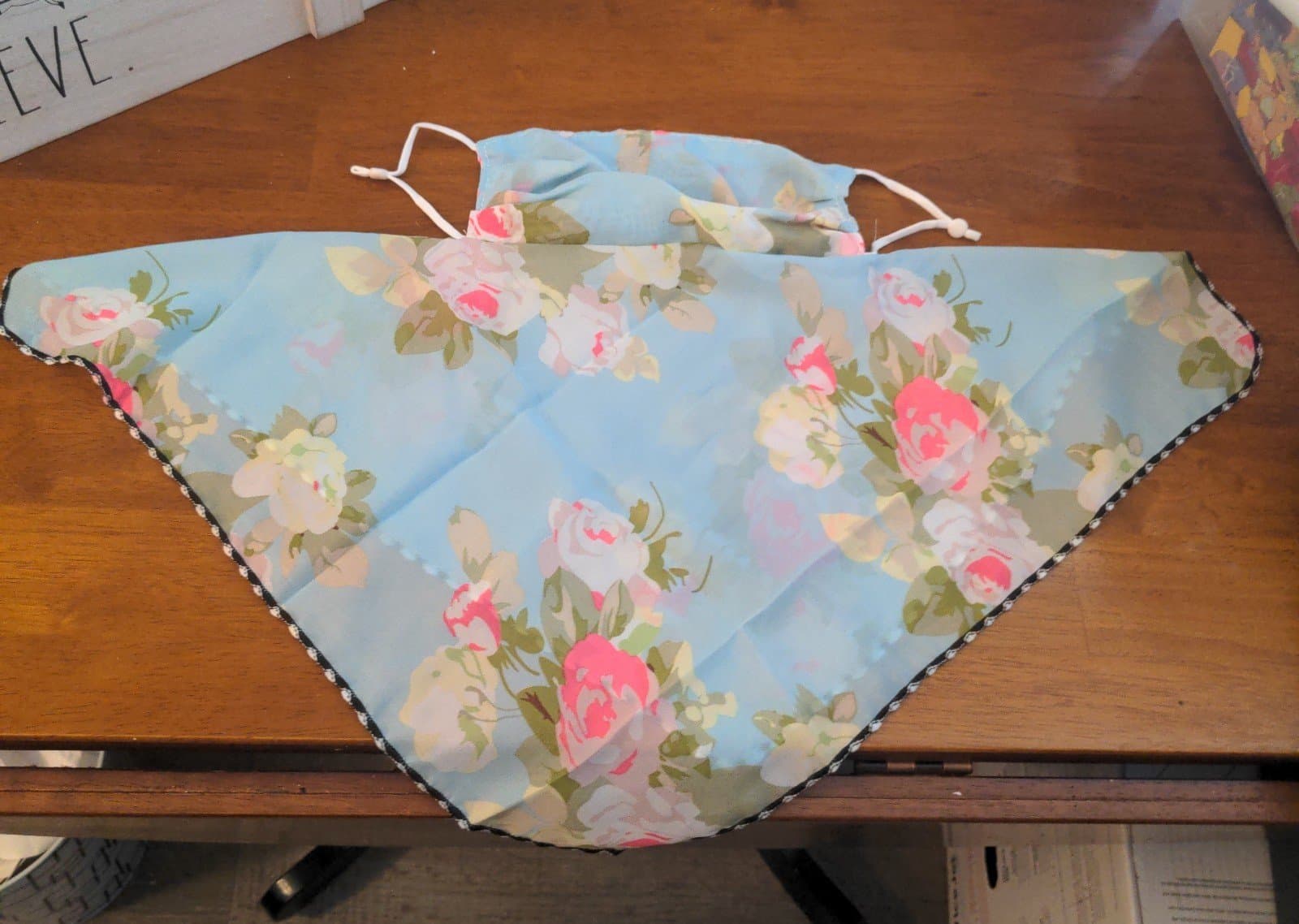 Floral fashion mask - Image 1