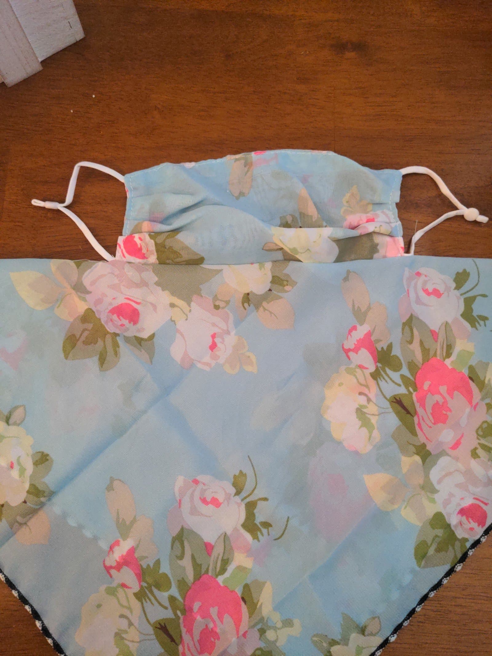 Floral fashion mask - Thumbnail 2