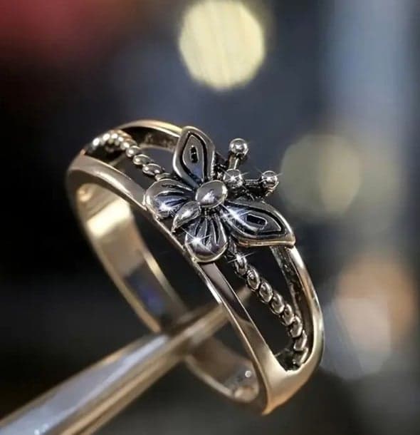 Butterfly ring brand new - Thumbnail 2