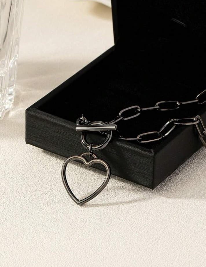 Black Heart Chain Necklace - Image 1