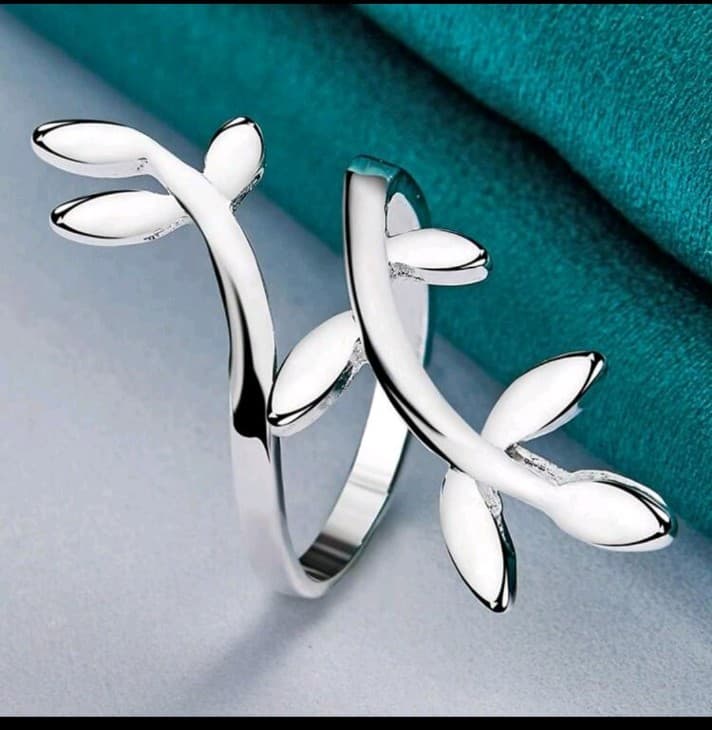Elegant Silver Leaf Ring - Image 1