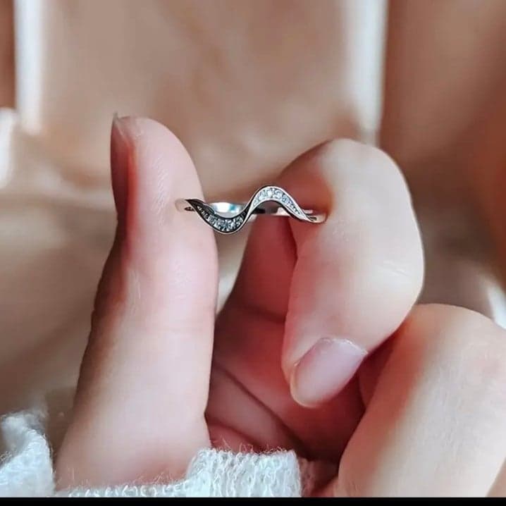 Silver Curved Band Ring with Sparkling Stones - Thumbnail 3