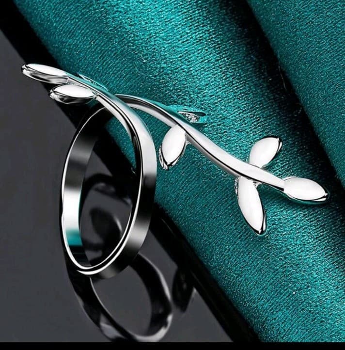 Elegant Silver Leaf Ring - Thumbnail 2