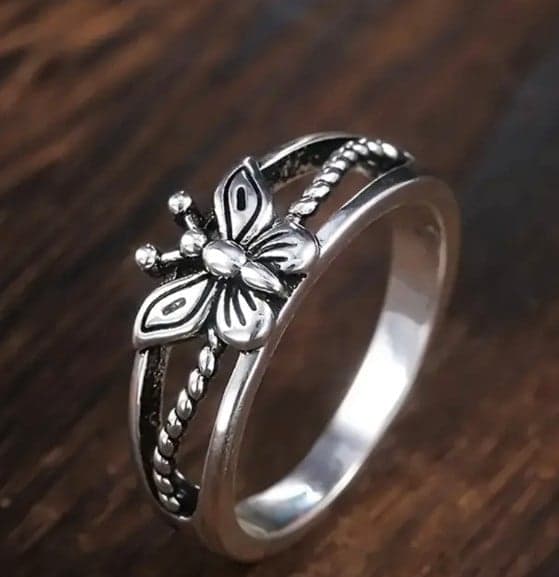 Butterfly ring brand new - Thumbnail 3