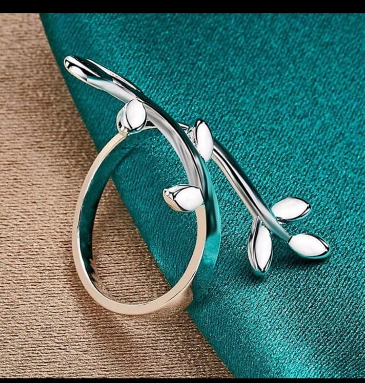 Elegant Silver Leaf Ring - Thumbnail 3