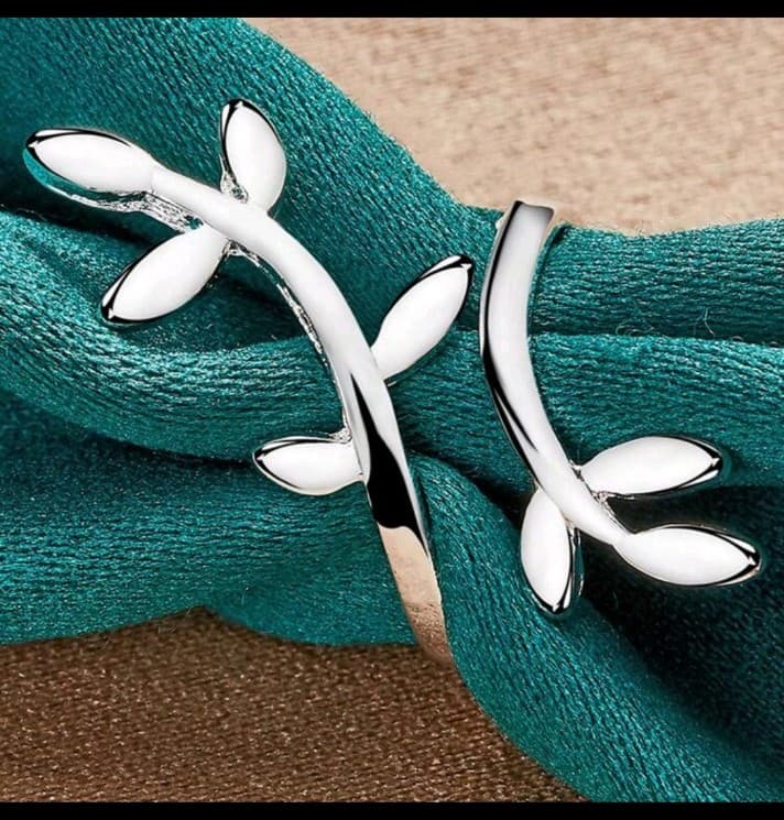 Elegant Silver Leaf Ring - Thumbnail 4