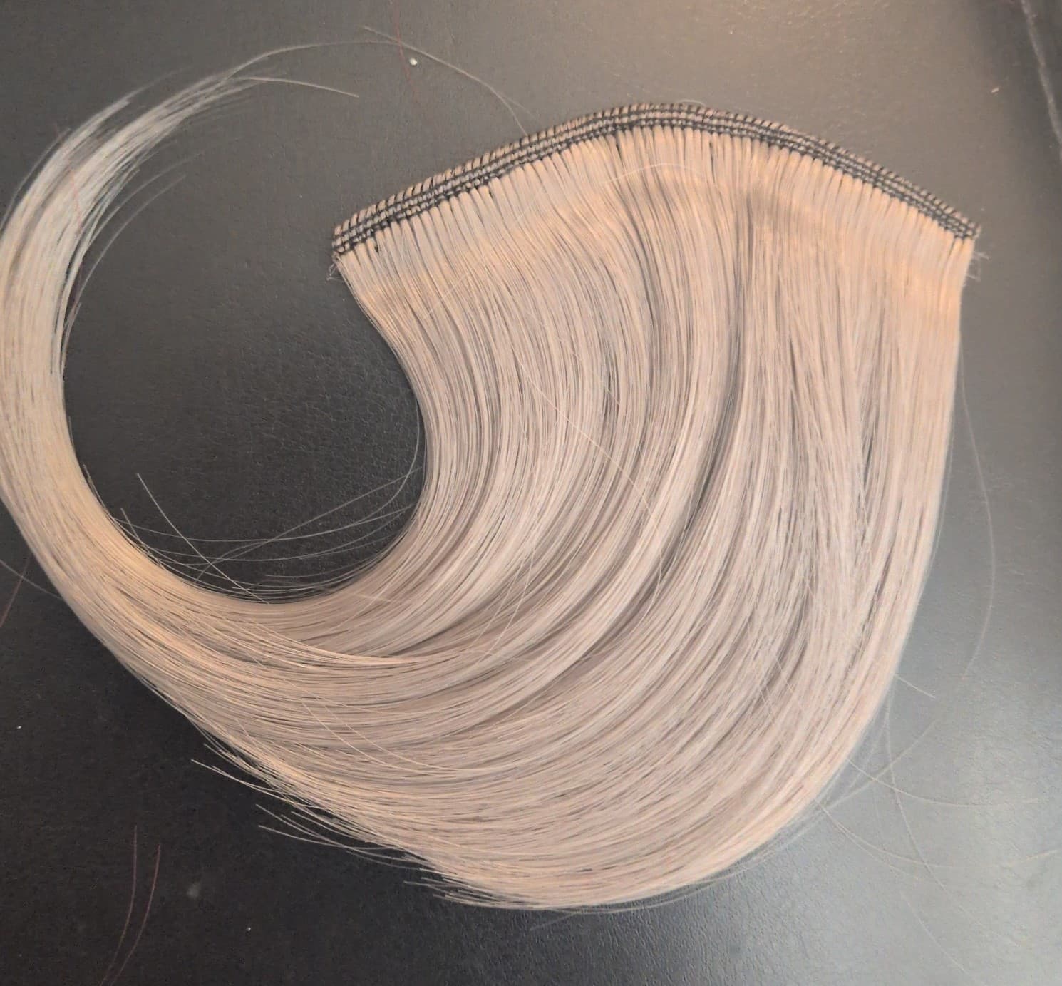 Hot topic space grey clip in bang Hair extension - Thumbnail 2