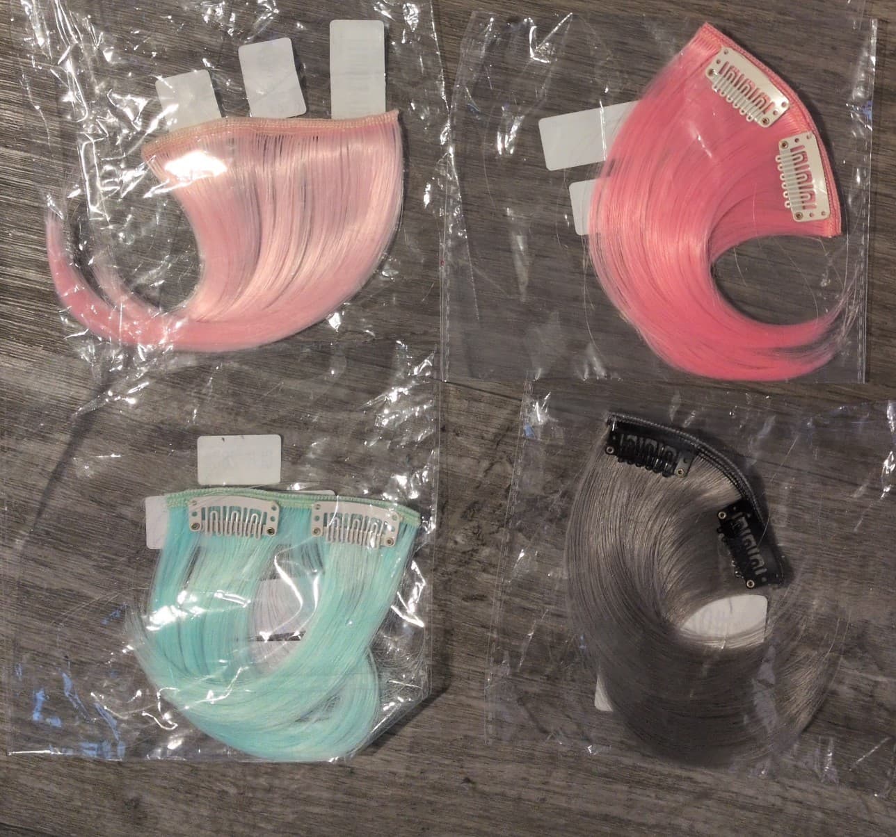 Lot of 4 clip on bangs - Image 1