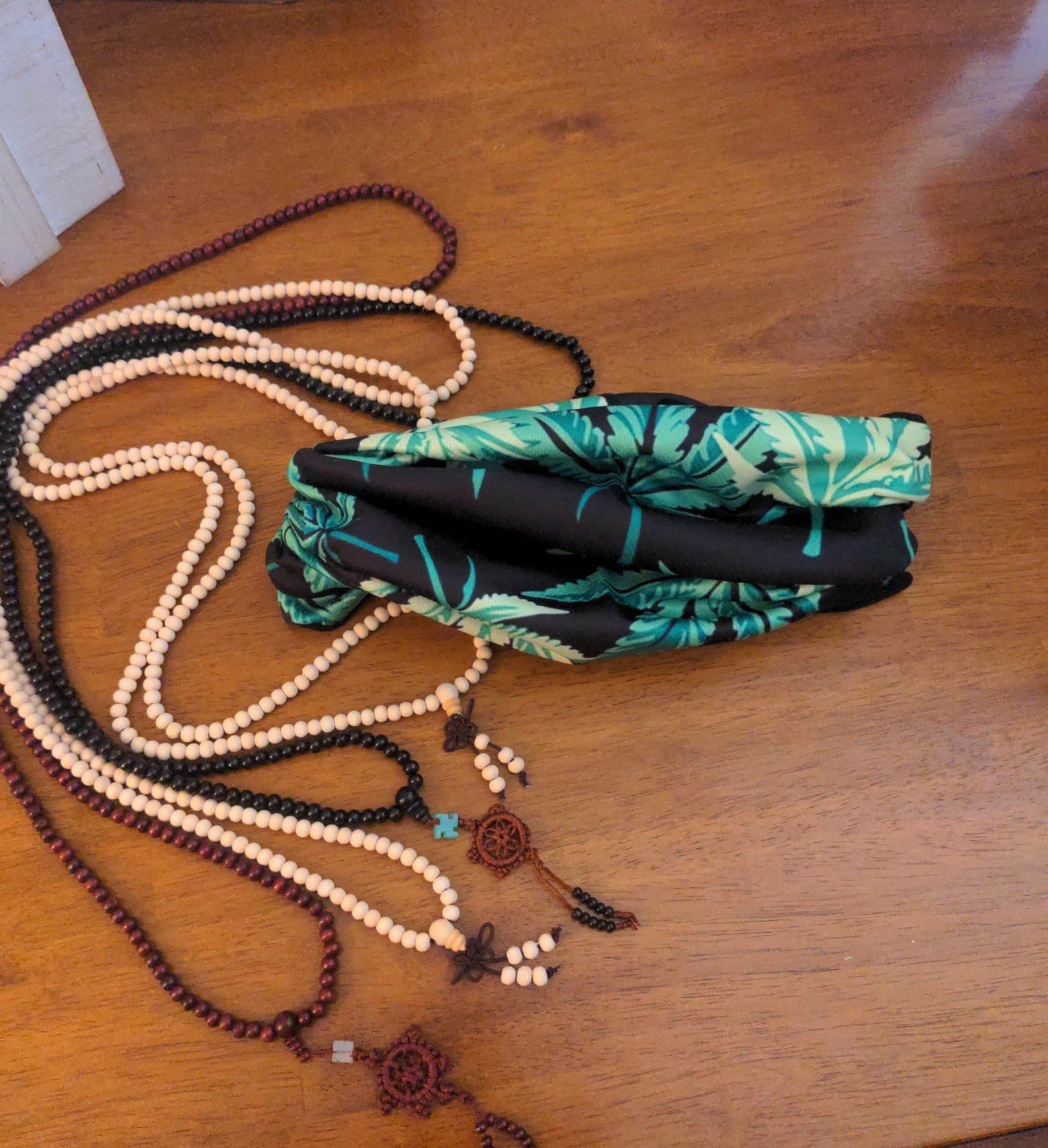 Marijuana leaf multi use scarf/bandana and 4 sets of beaded necklaces - Thumbnail 5