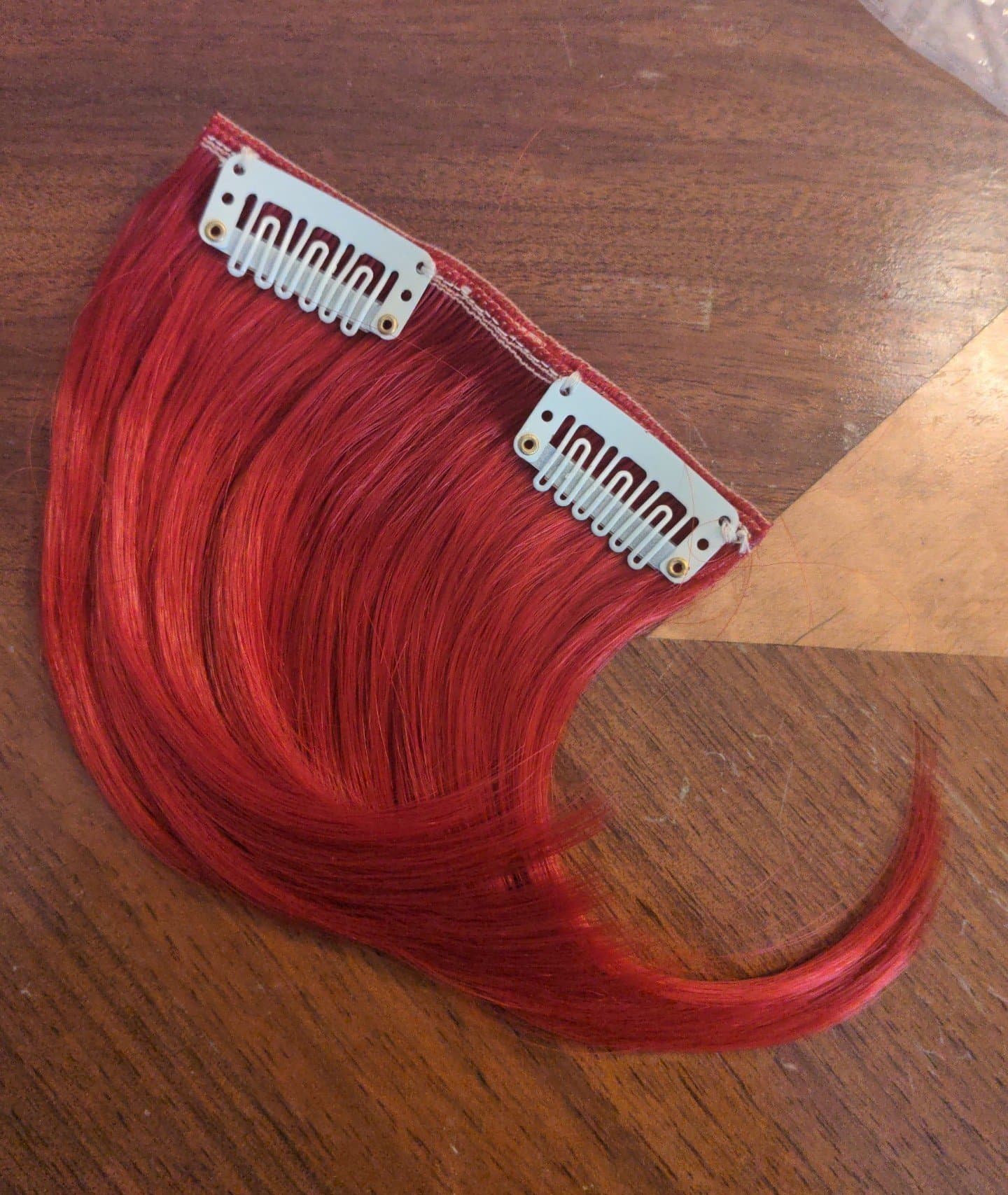 Red clip in bangs - Thumbnail 4