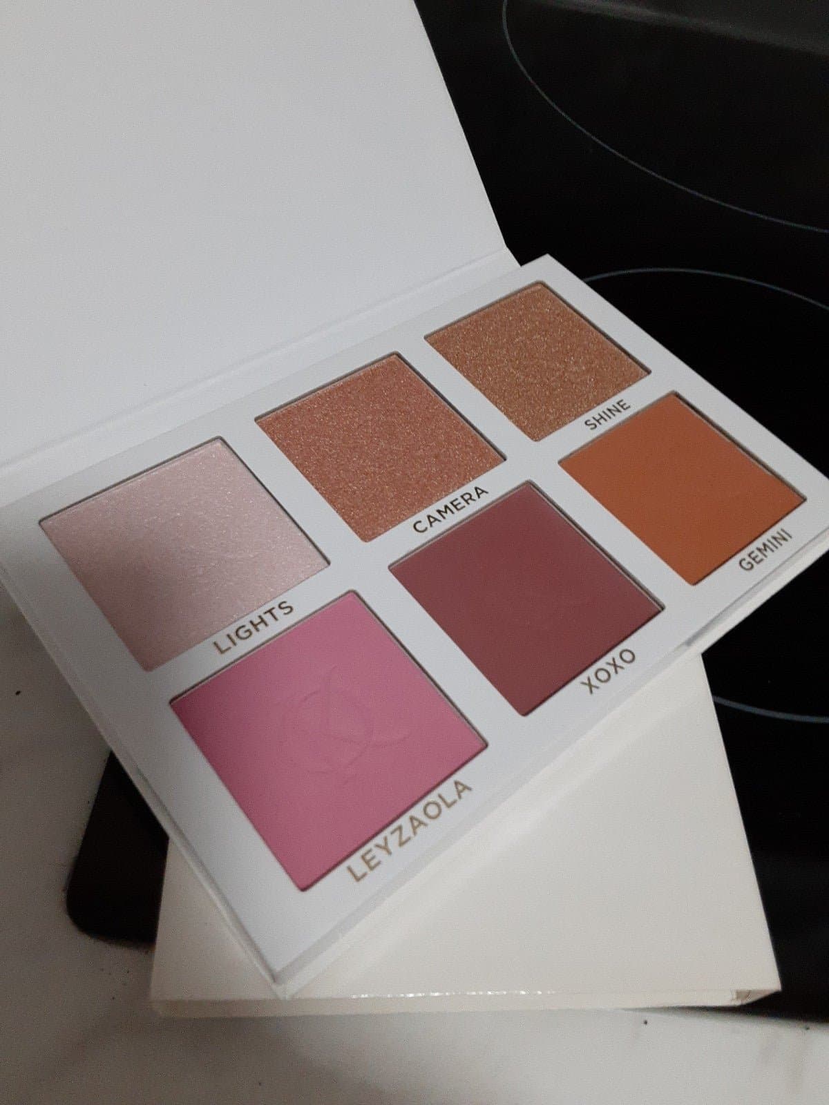 Kenya Ontiveros Blush and shine kit - Thumbnail 6