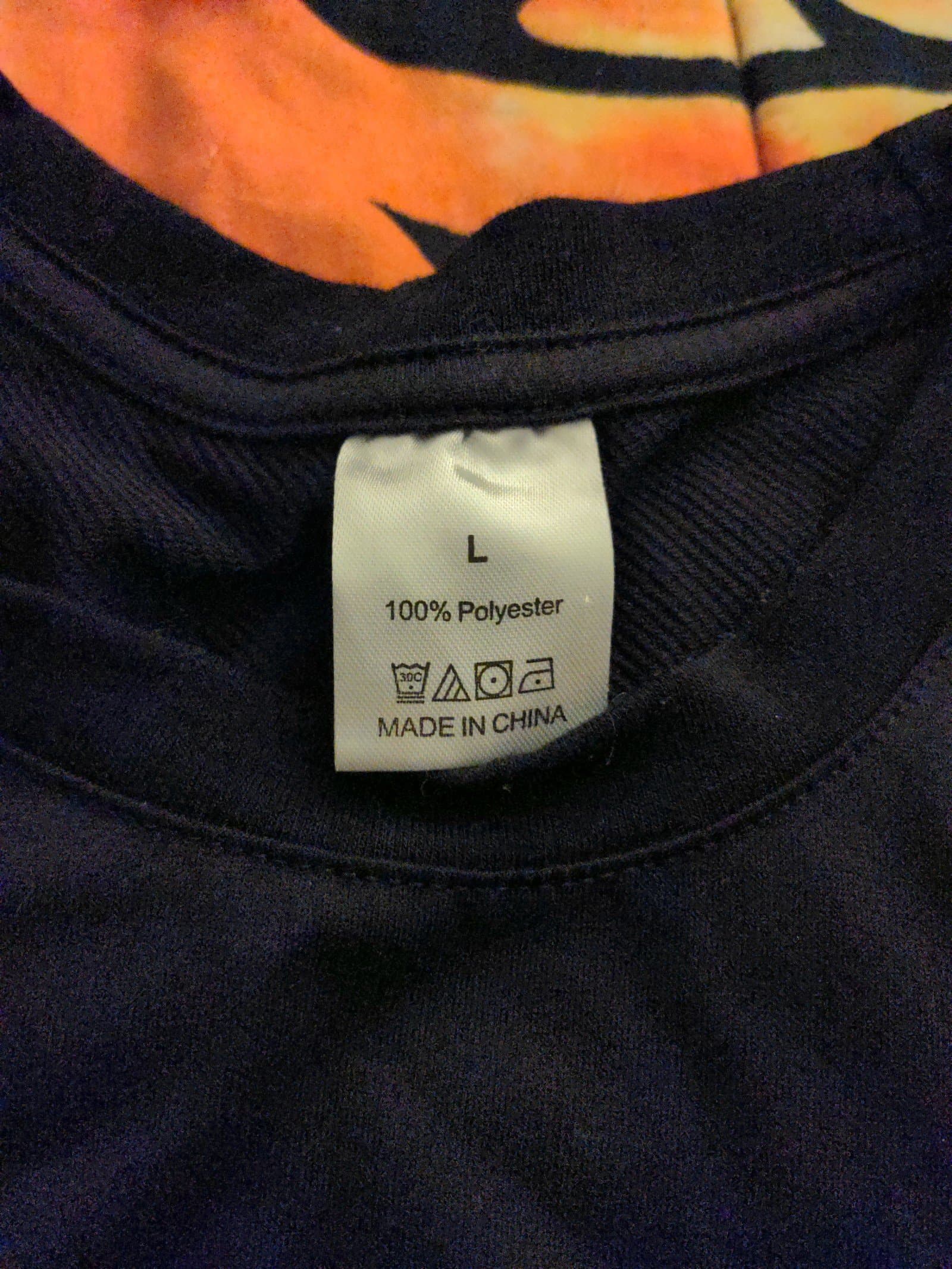 Black tee with lady with rose in her hair holding a skull size Large - Thumbnail 3