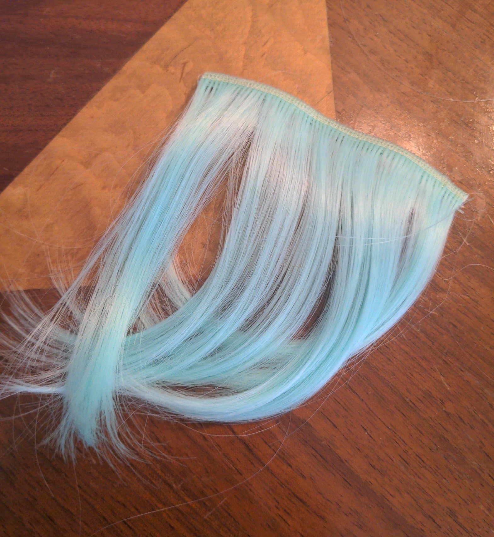 Cotton candy teal clip in bangs - Thumbnail 3