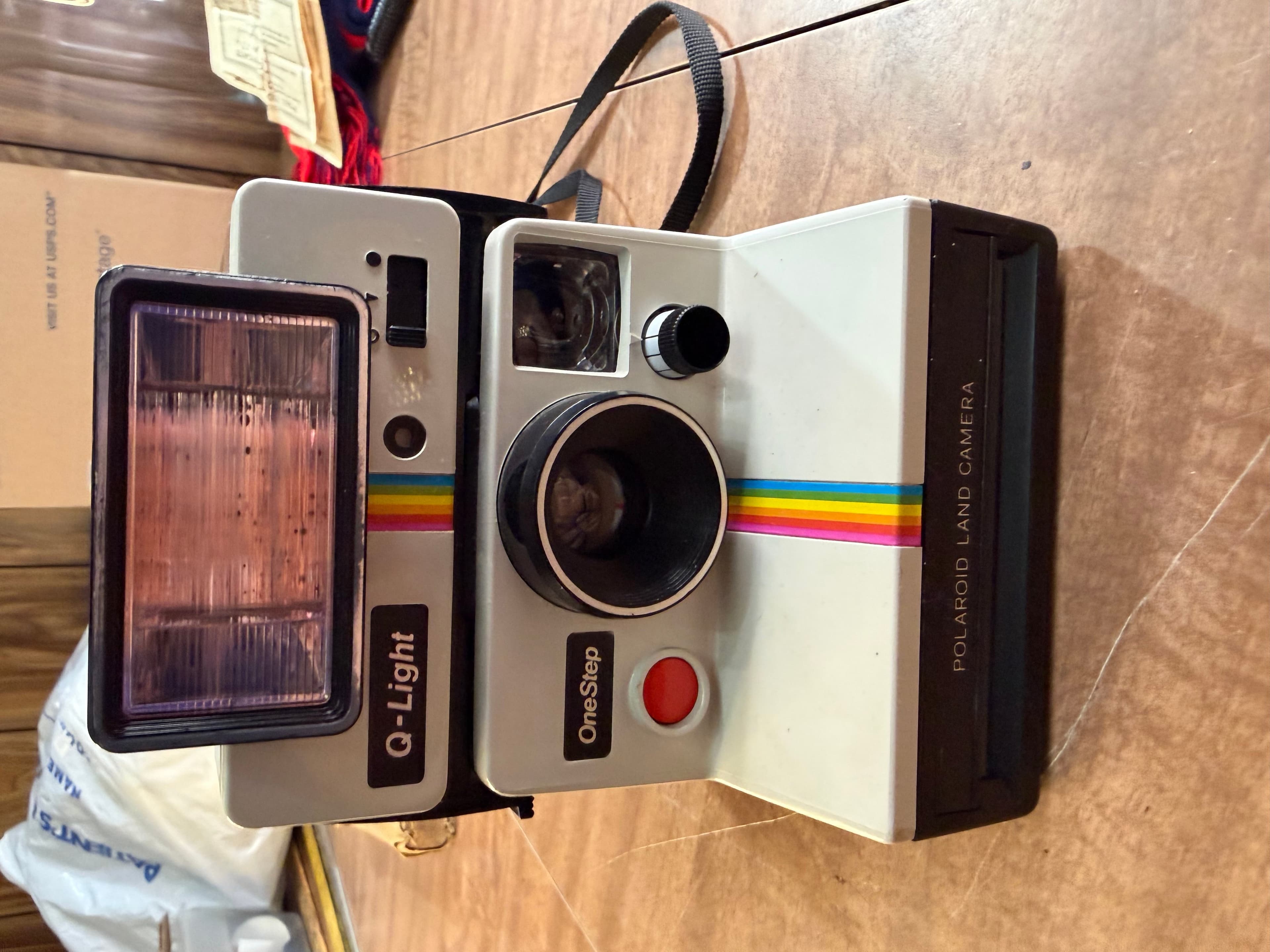 Polaroid Land Camera Model 1000 Vintage Instant Film Camera - Thumbnail 2