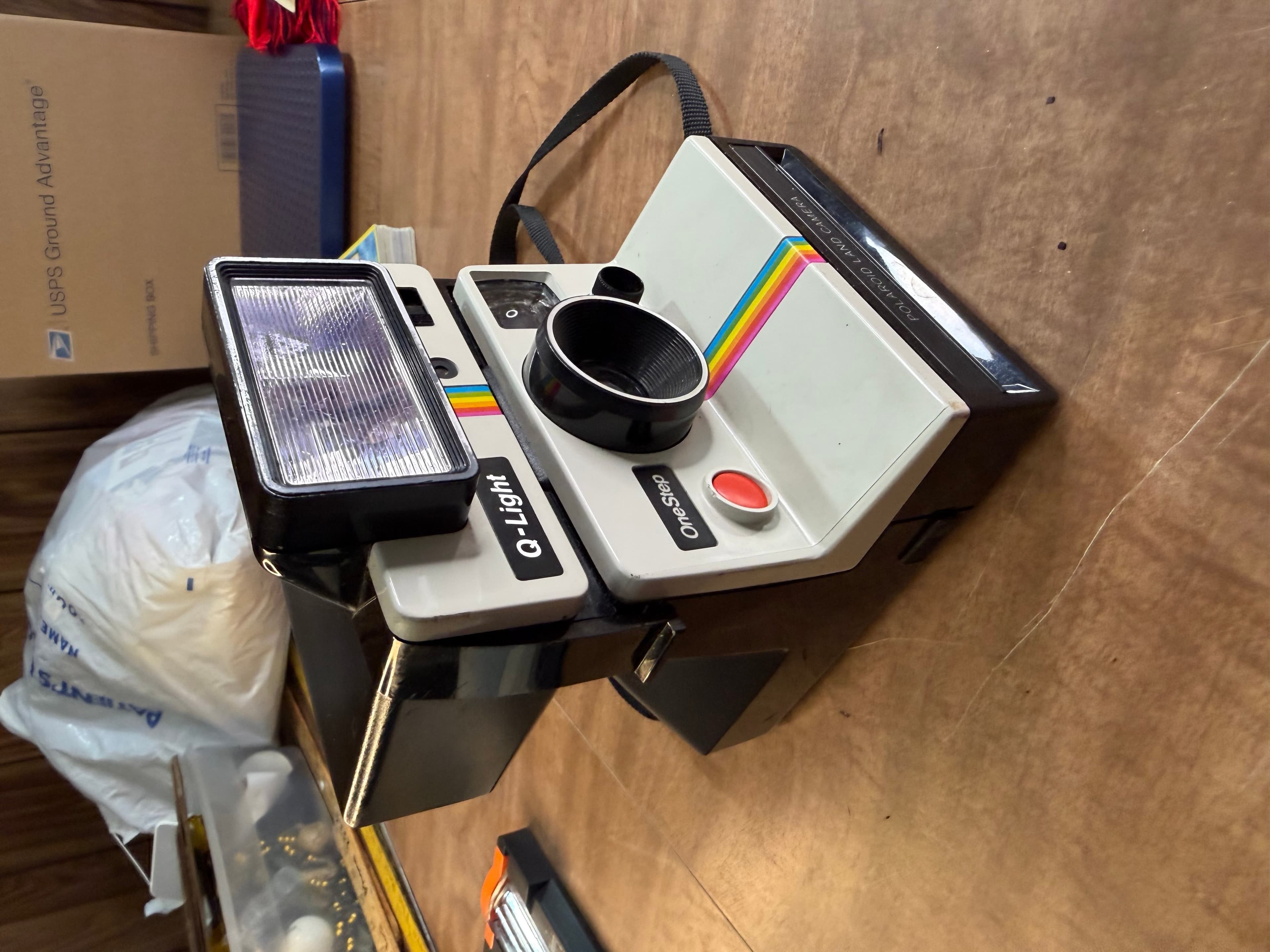 Polaroid Land Camera Model 1000 Vintage Instant Film Camera - Thumbnail 3